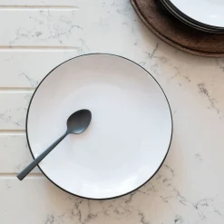Assiette à dessert en grès avec liserai noir D19,2cm - blanc