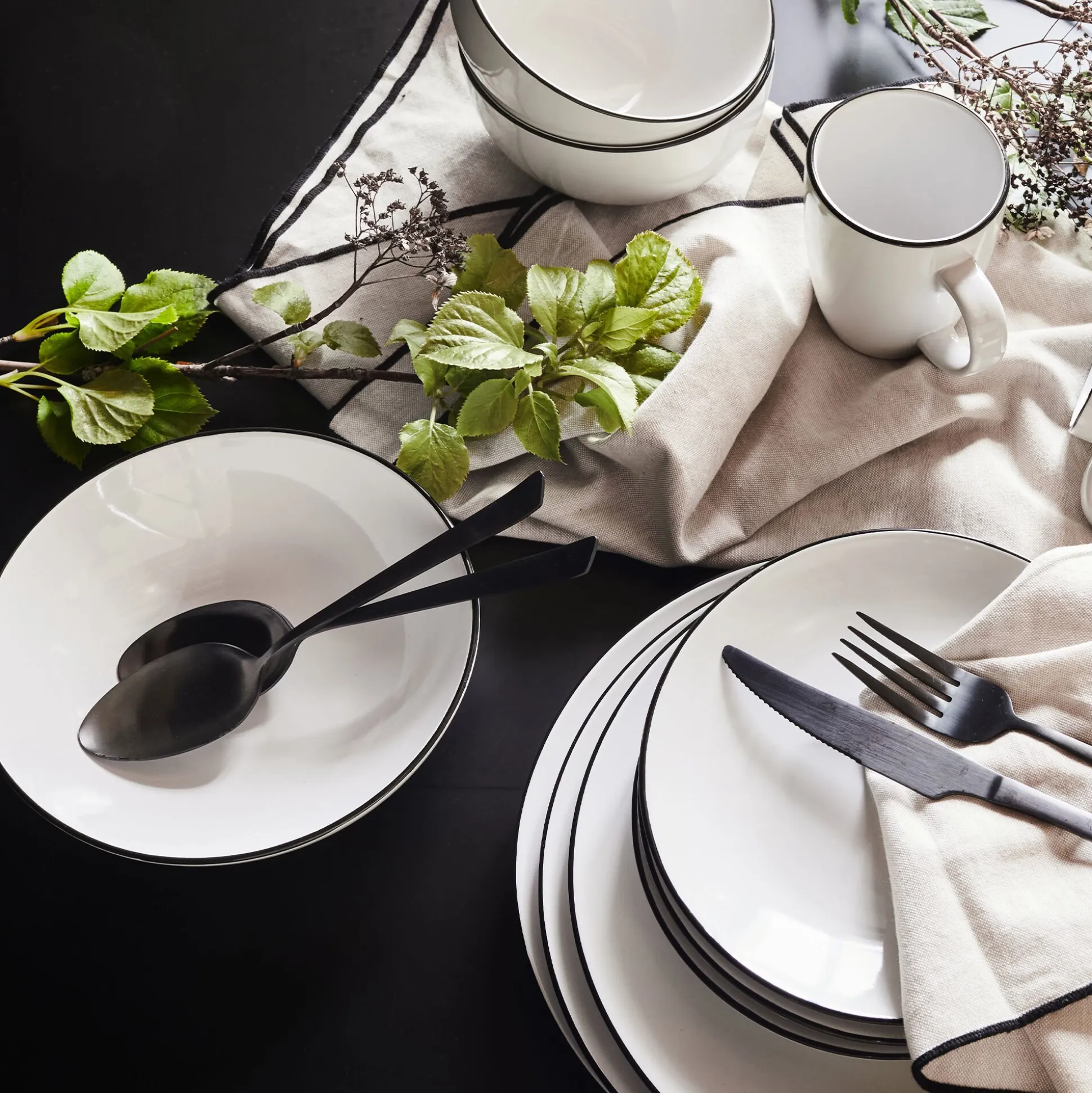 Assiette à dessert en grès avec liserai noir D19,2cm - blanc