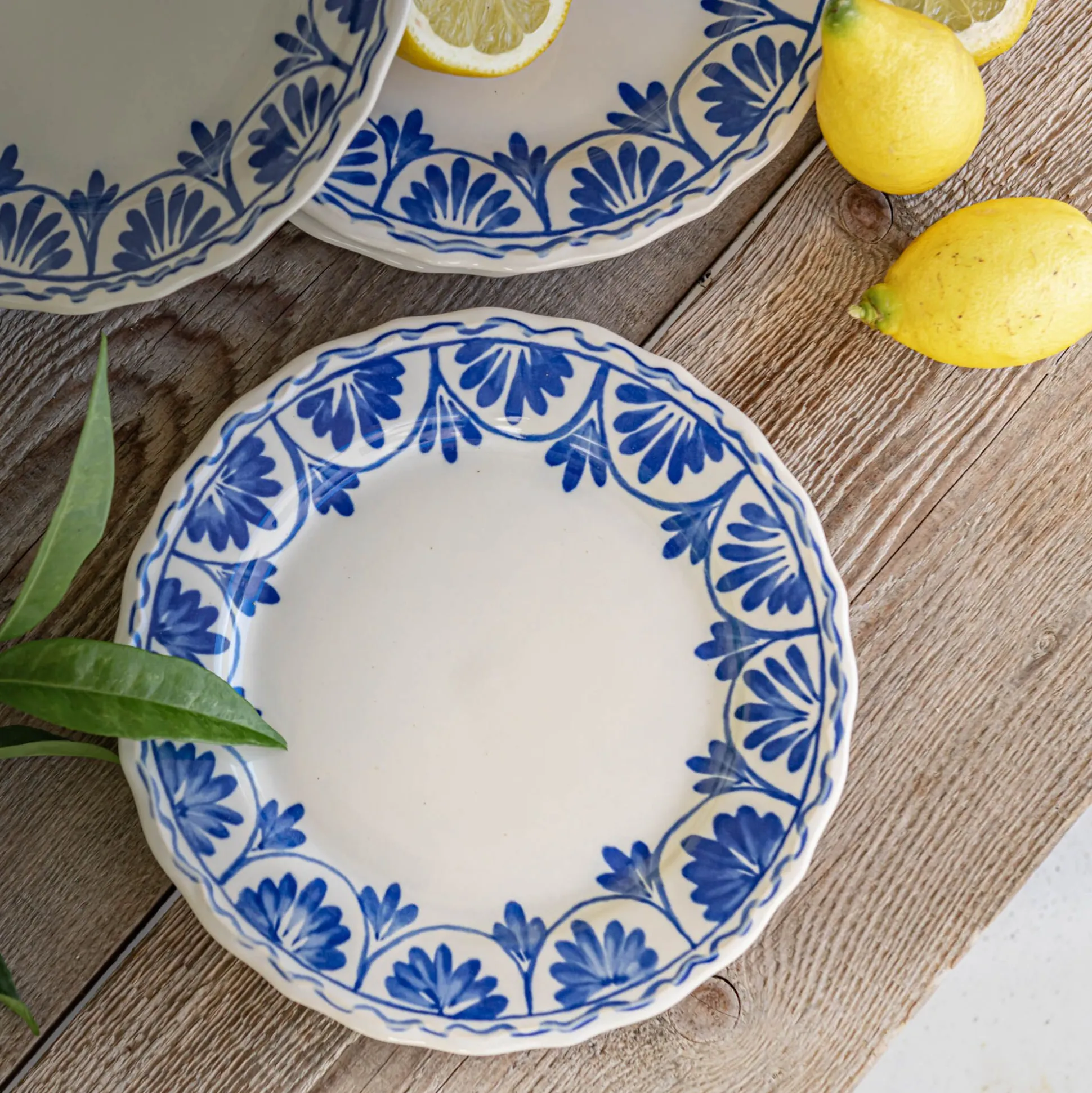 Assiette à dessert en grès D22,5cm à motif floral - bleu