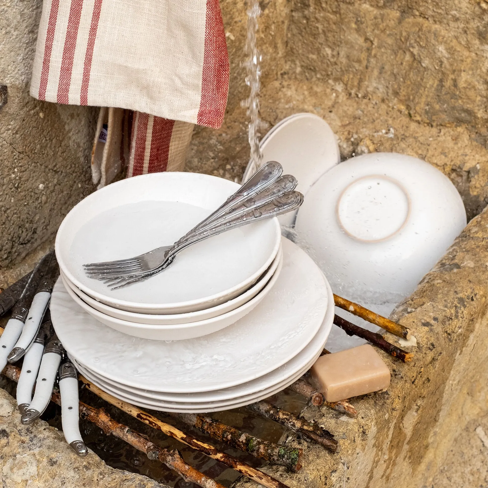 Assiette plate en faïence D26cm - blanc ventoux