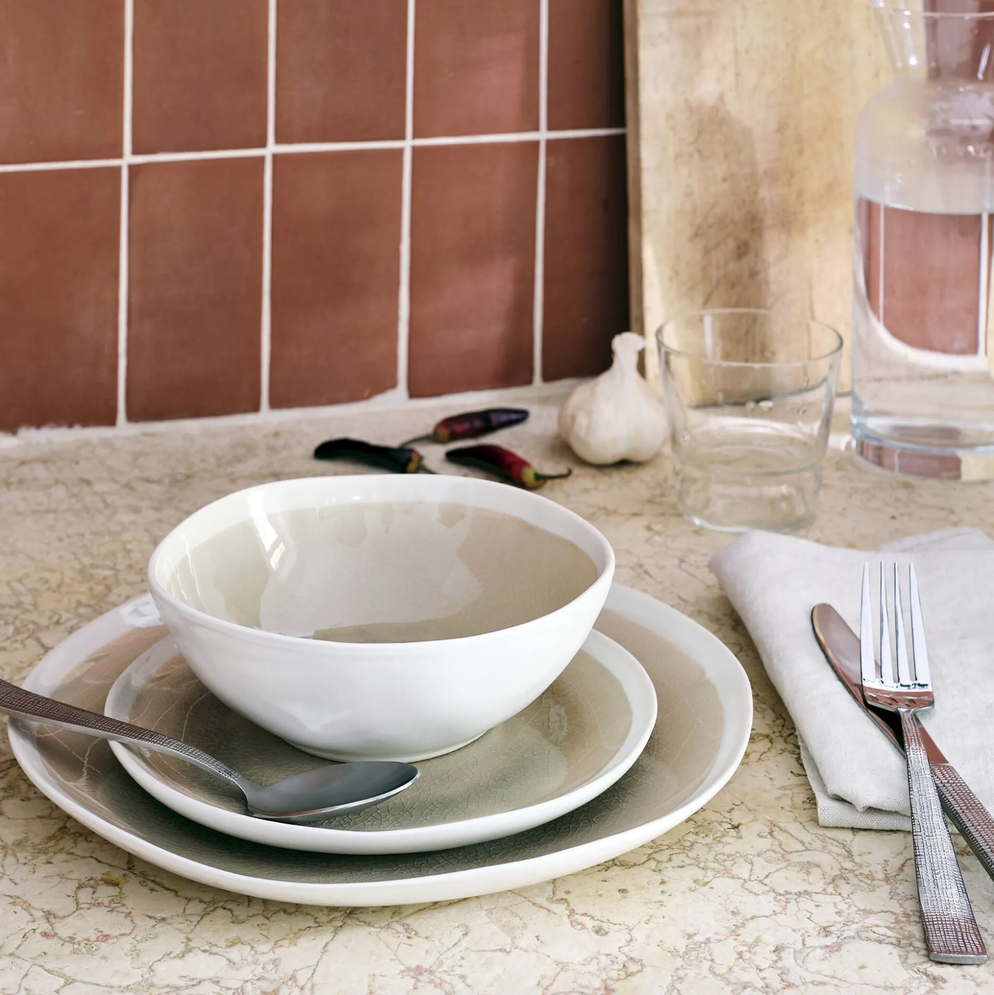 Assiette plate en grès D27,5cm - beige alpilles