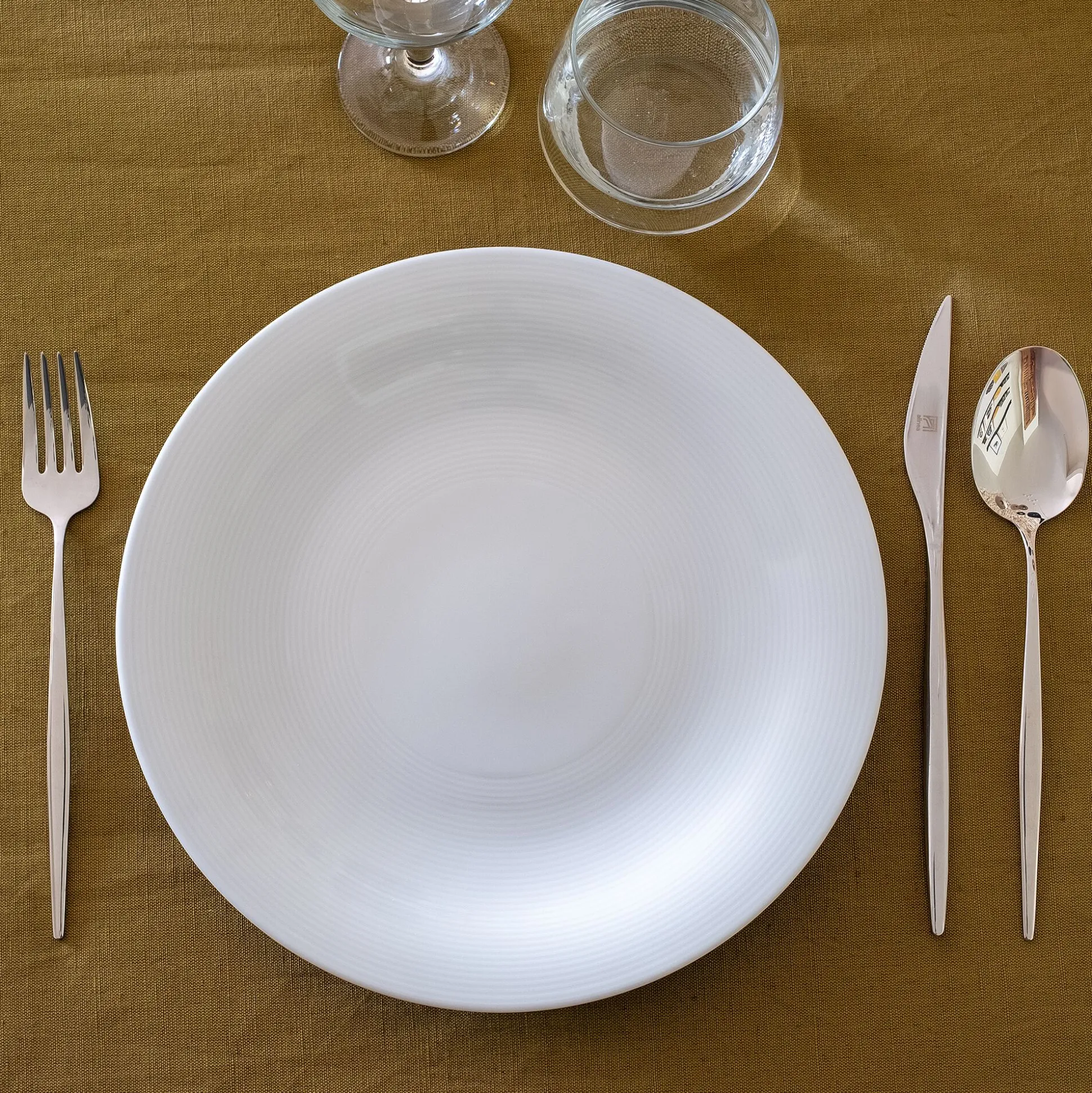 Assiette plate en porcelaine qualité hôtelière D27cm - blanc
