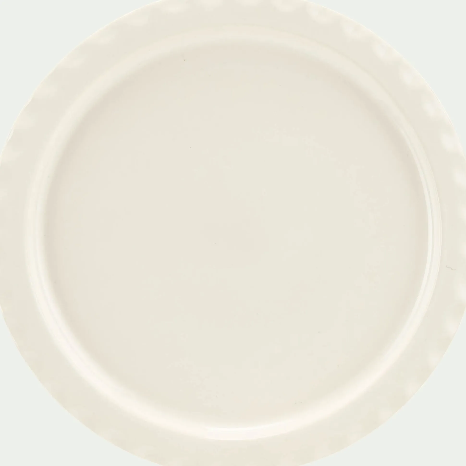 Assiette plate ondulée en grès D27,5cm - blanc ventoux