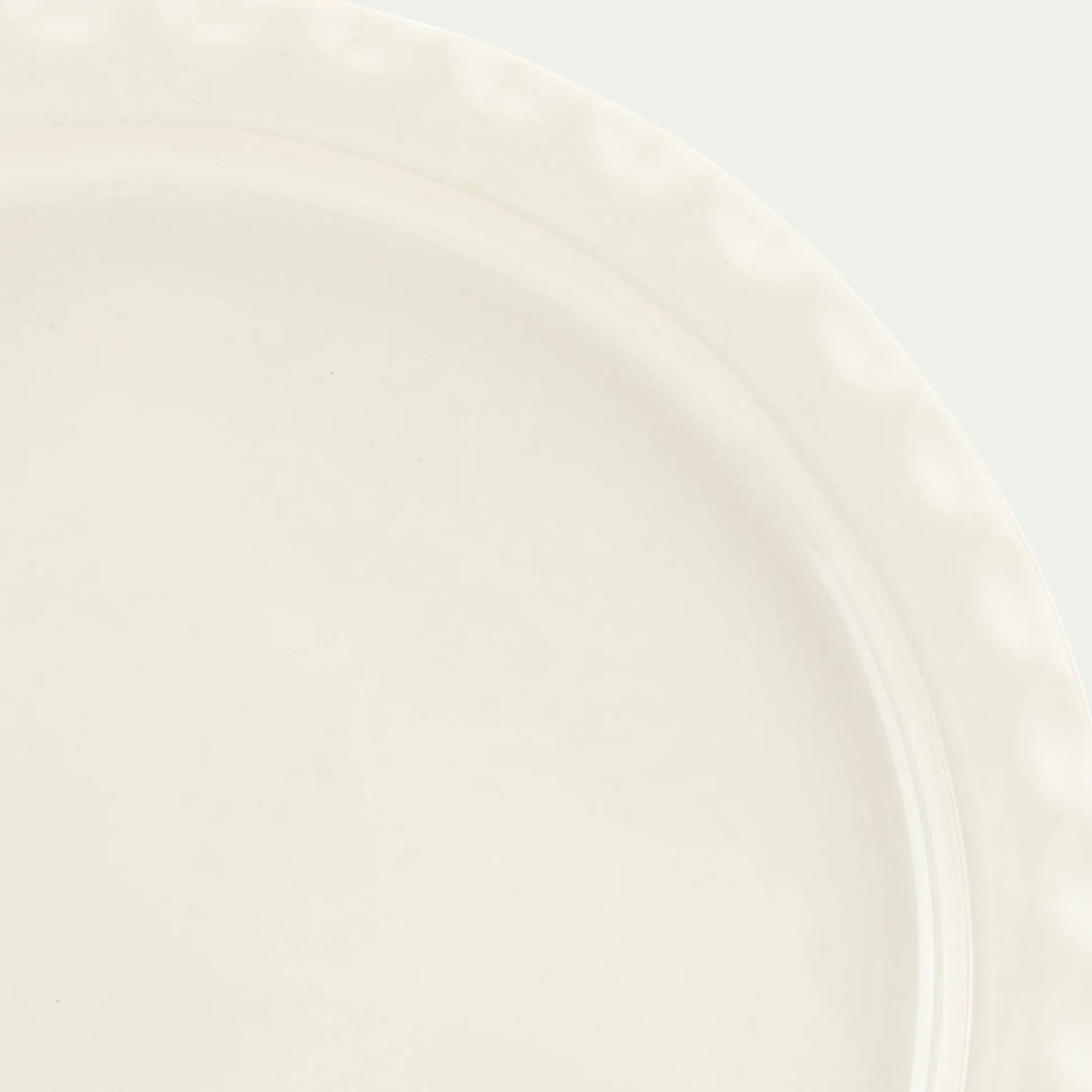 Assiette plate ondulée en grès D27,5cm - blanc ventoux