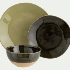 Assiette plate organique en grès D26,7cm - vert avocado