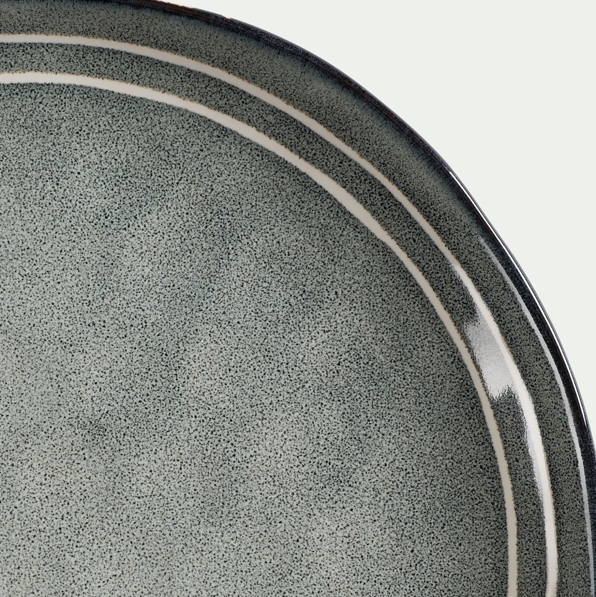 Assiette plate à rayures en grès D27,5cm - bleu calaluna