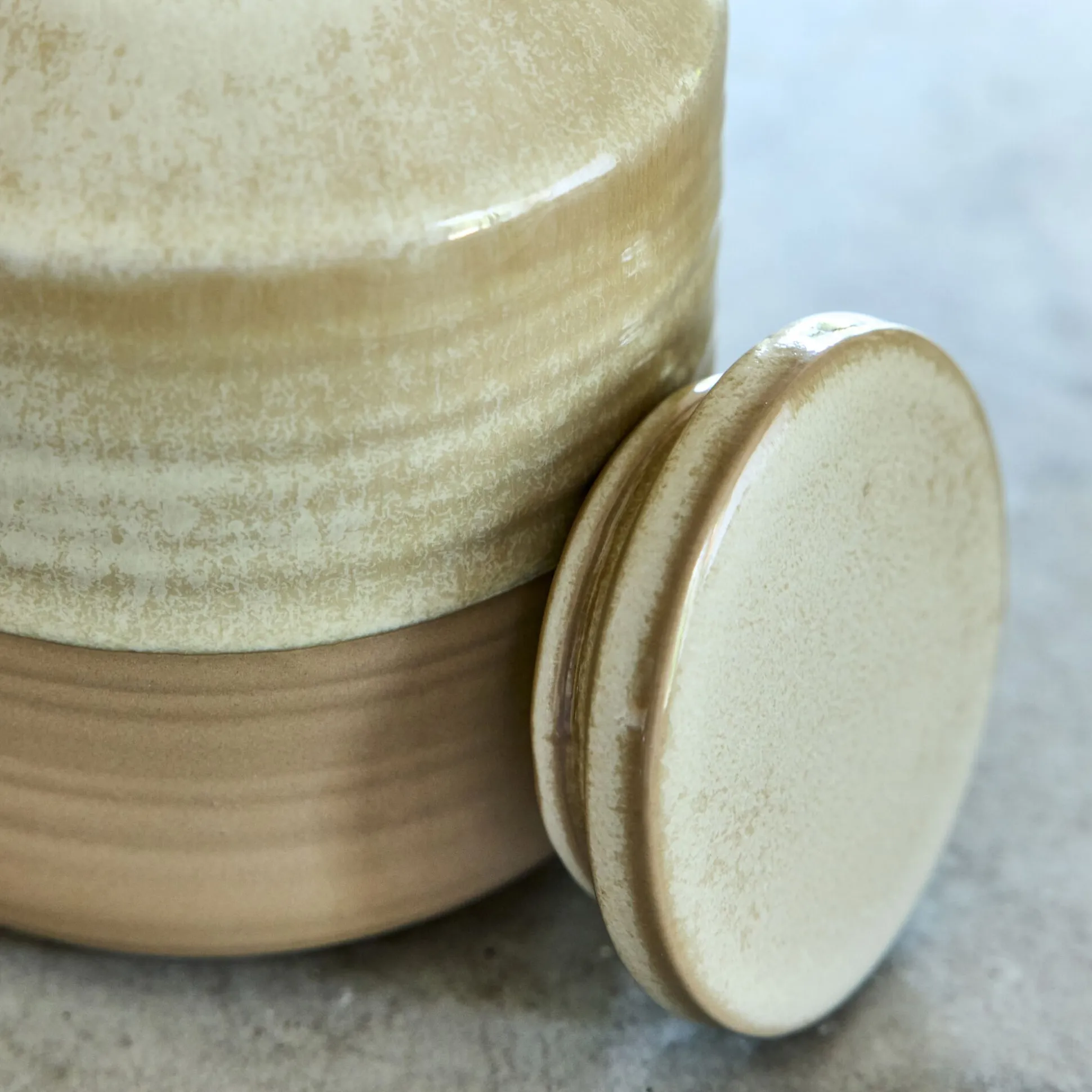 Bocal avec couvercle 0,75L en grès - beige
