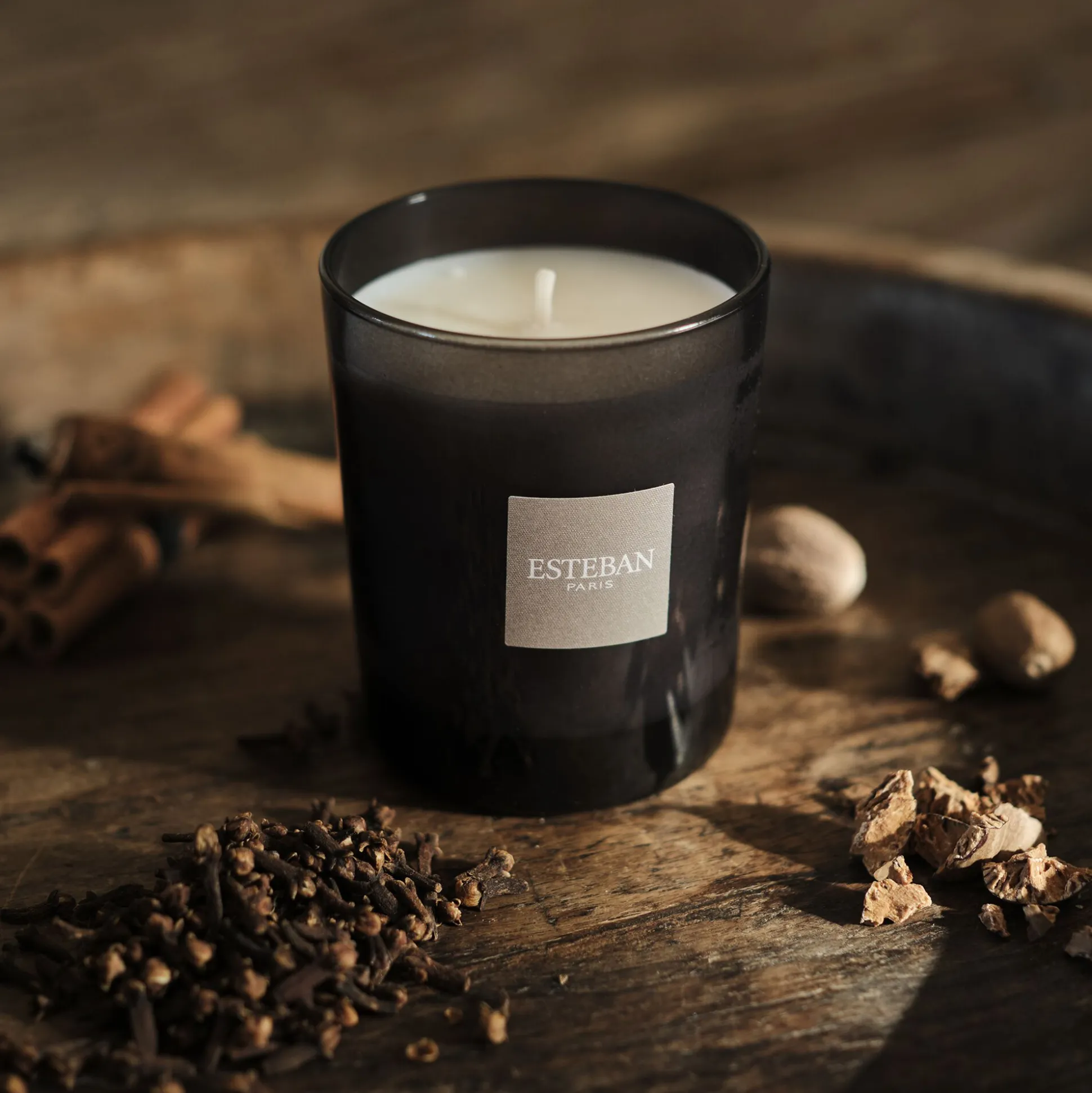 Bougie parfumée senteur teck et tonka 170g