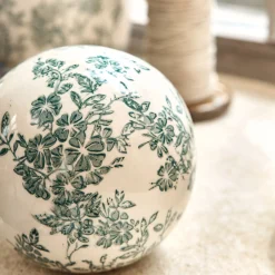 Boule de noel motif fleuri en céramique D11,8cm - blanc