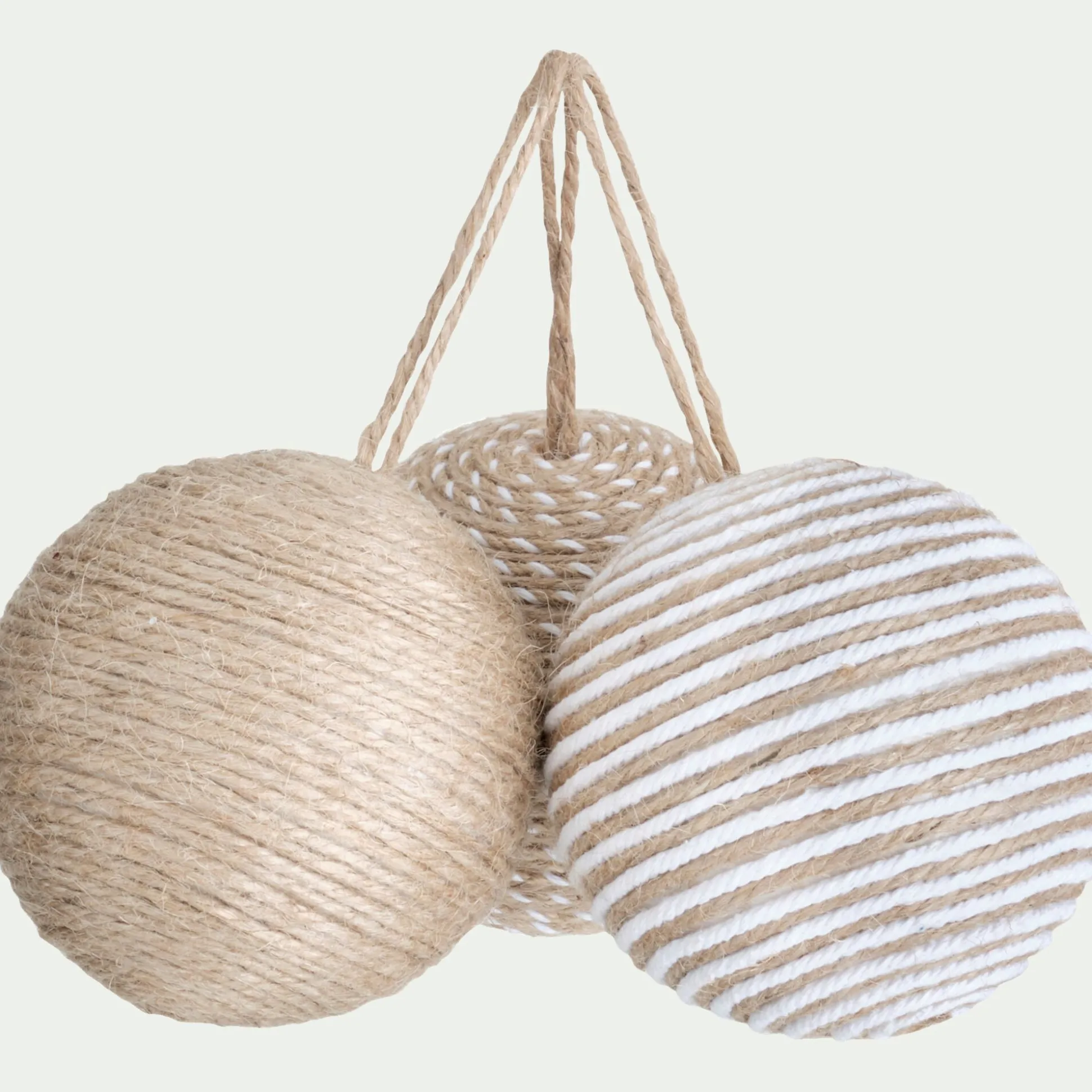 Boule de noël D10cm - naturel (modèle aléatoire)