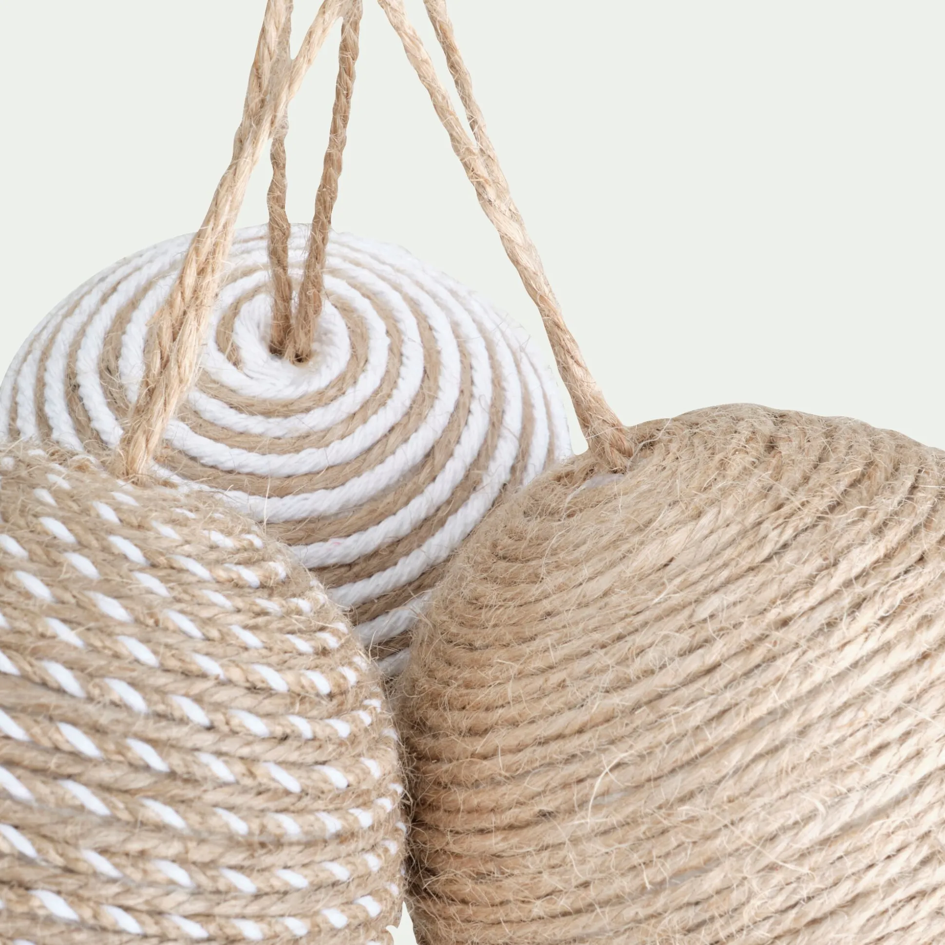 Boule de noël D10cm - naturel (modèle aléatoire)