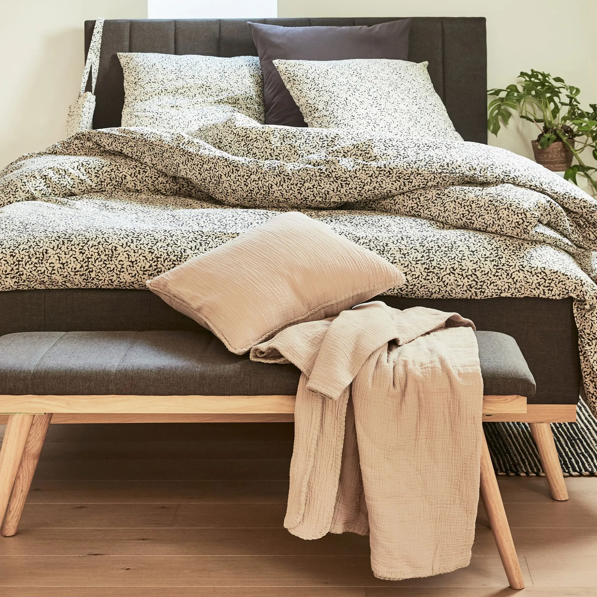 Bout de lit en tissu et pin L116xl40xH43cm - gris anthracite