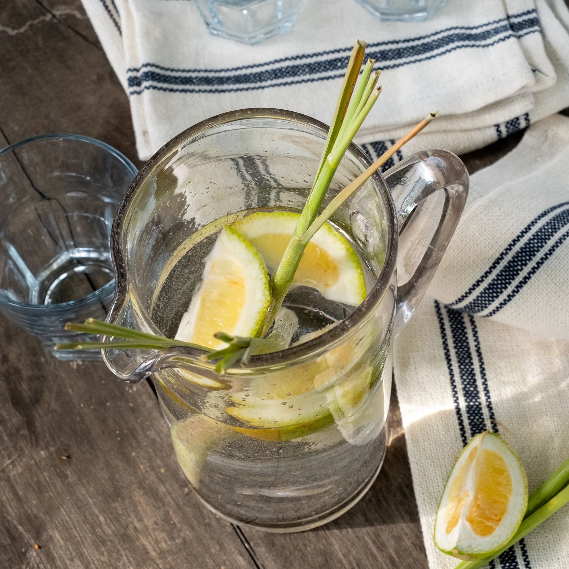 Carafe avec anse en verre bullé 1,1L - transparent