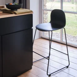 Chaise de bar avec coque en contreplaqué moulé de hêtre - noir H66cm