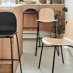 Chaise de bar avec coque en contreplaqué moulé de hêtre - noir H66cm