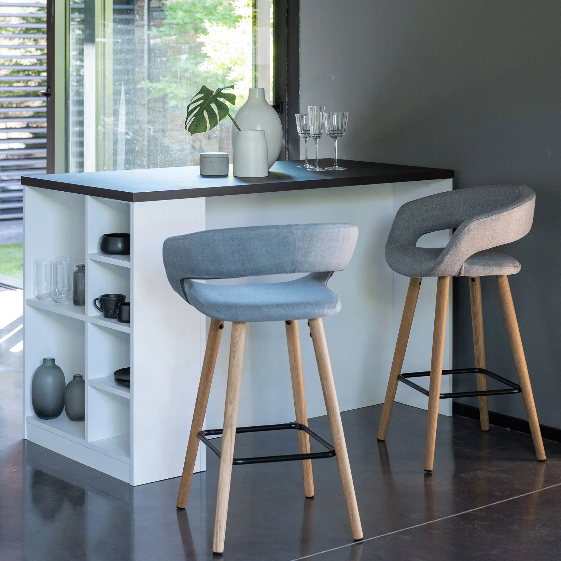 Chaise de bar en tissu avec accoudoirs H65,5cm - gris borie