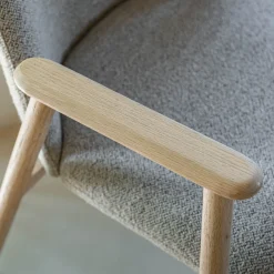Chaise de repas avec accoudoirs en tissu - gris