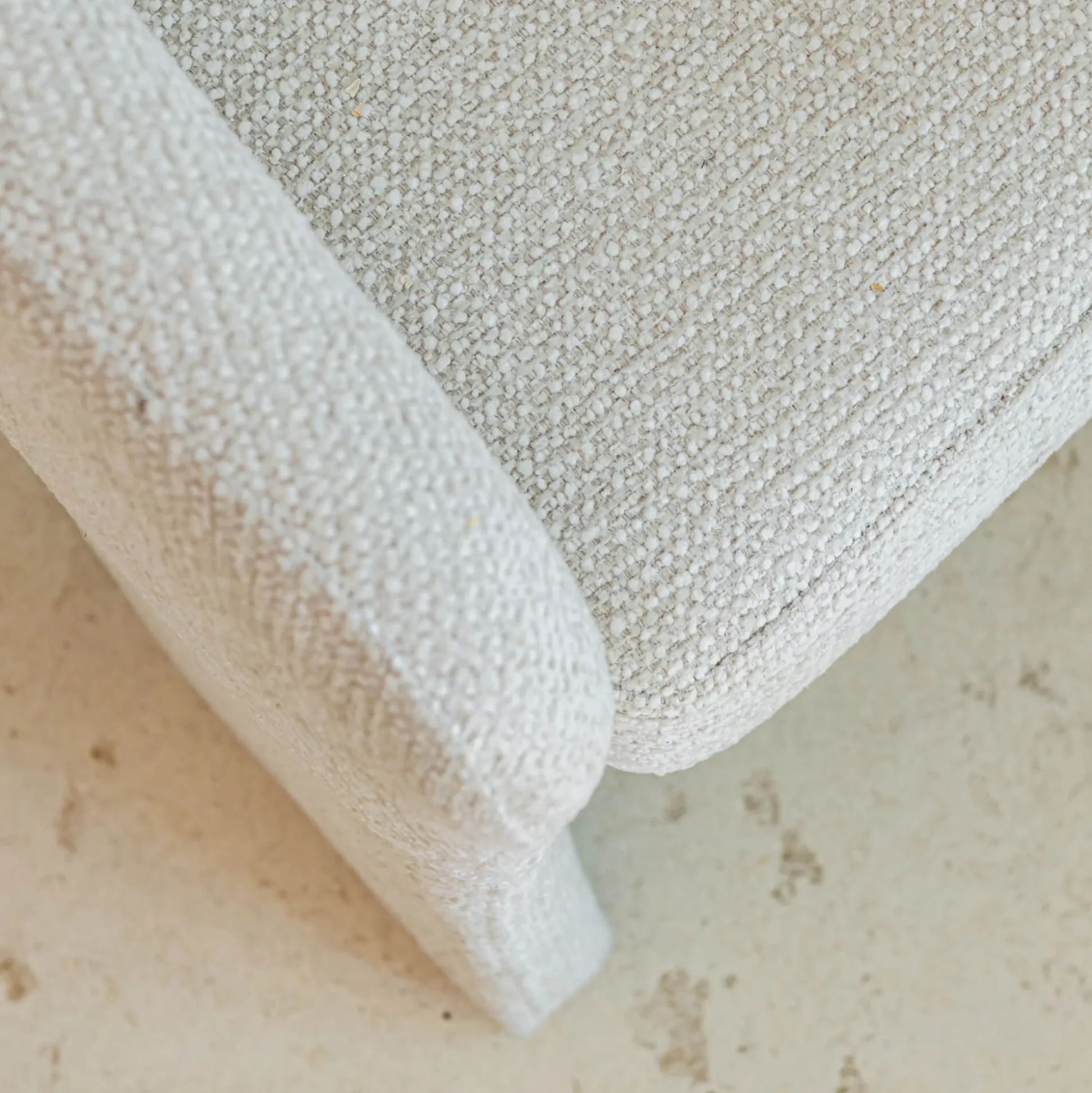 Chaise de repas contemporaine avec accoudoirs en tissu - beige