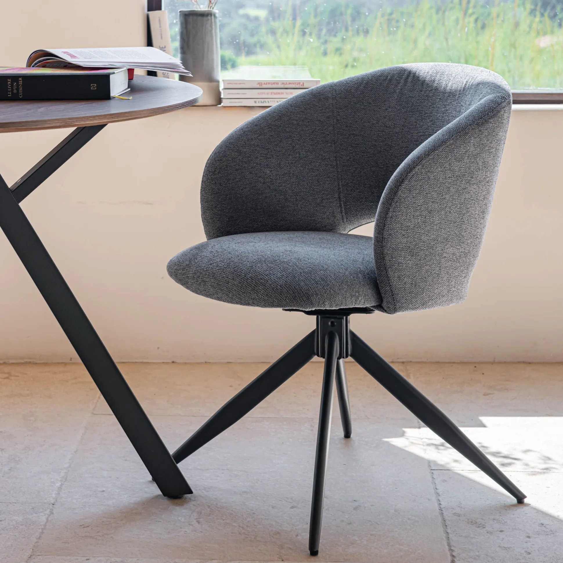 Chaise de repas pivotante avec accoudoirs en tissu - gris