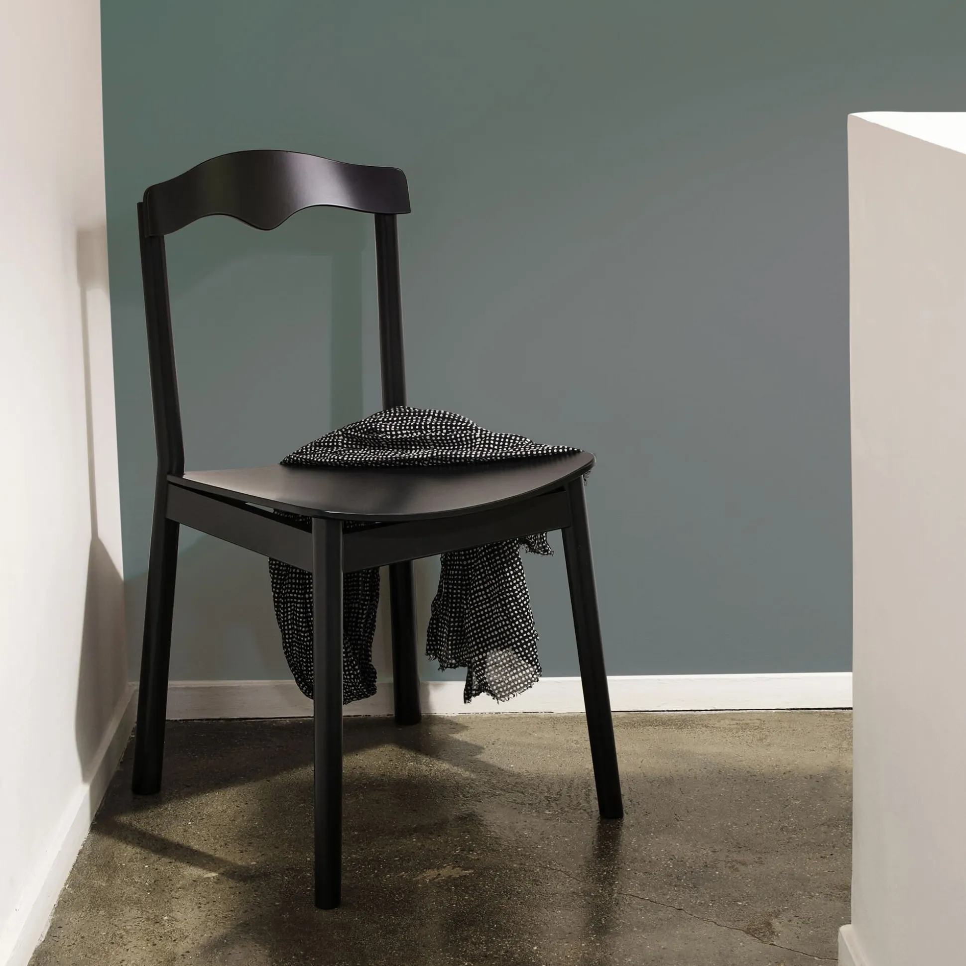 Chaise en bois de hêtre massif - noir