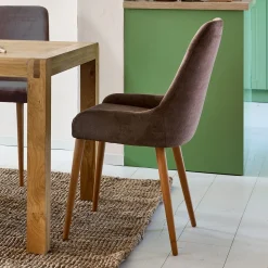 Chaise en tissu effet velours et piètement naturel - marron