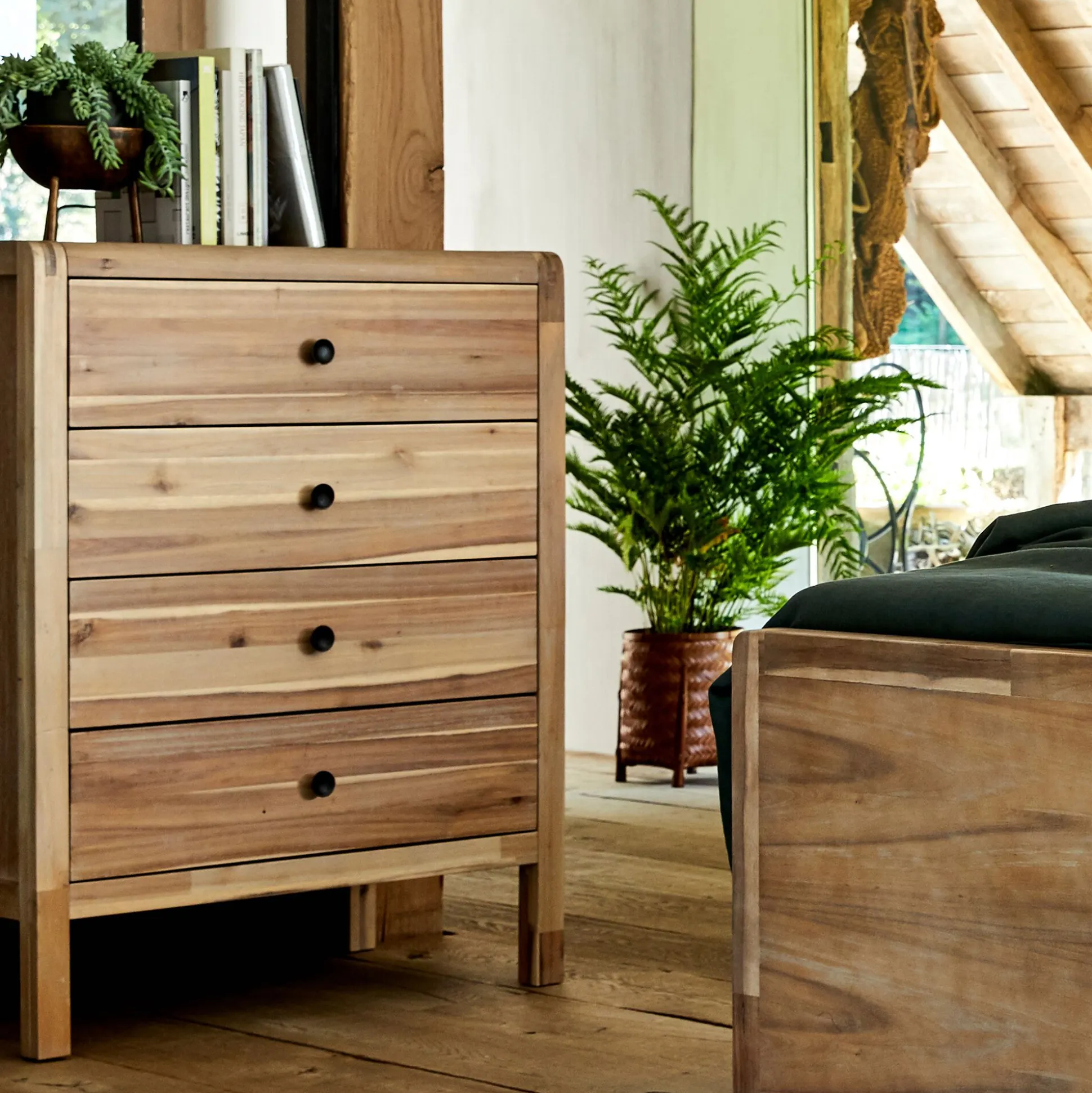 Commode 4 tiroirs en acacia - bois clair