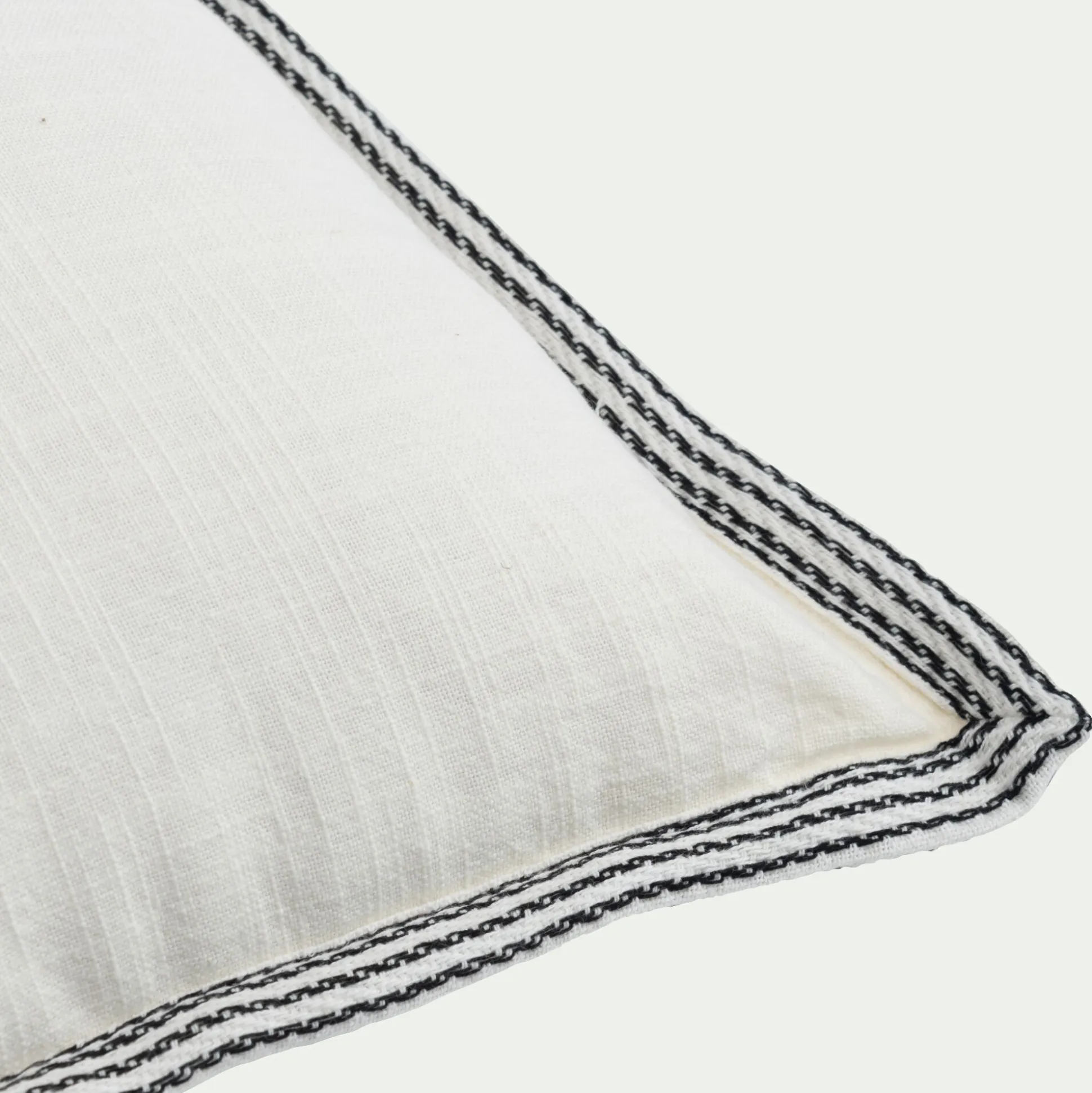 Coussin en coton finition galon 45x45cm - blanc