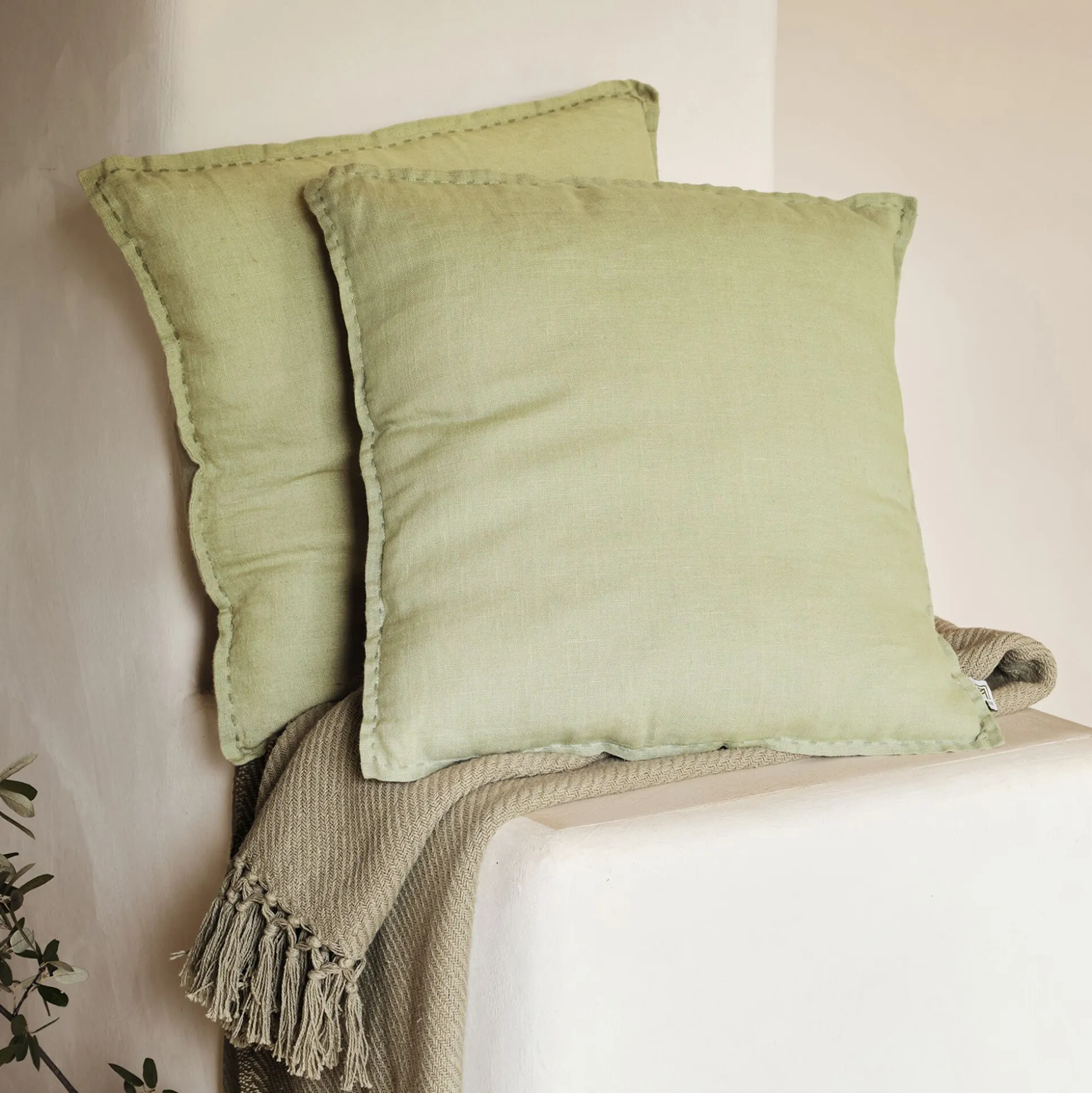 Coussin en lin lavé finition surpiqure 45x45cm - vert olivier