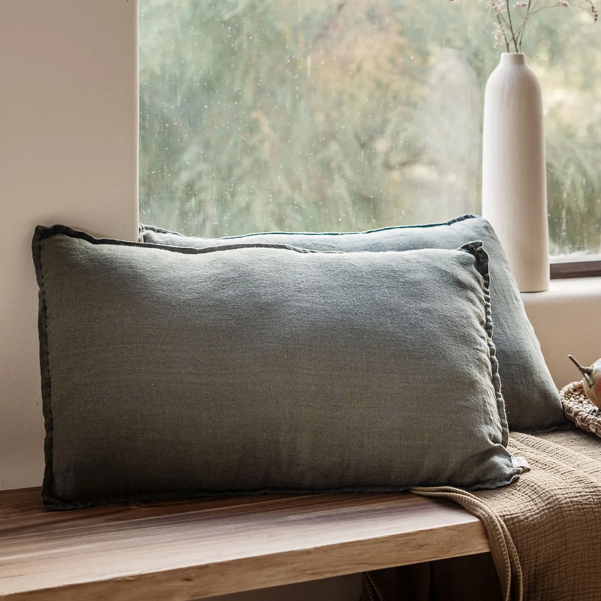 Coussin en lin lavé 40x60cm - vert cèdre