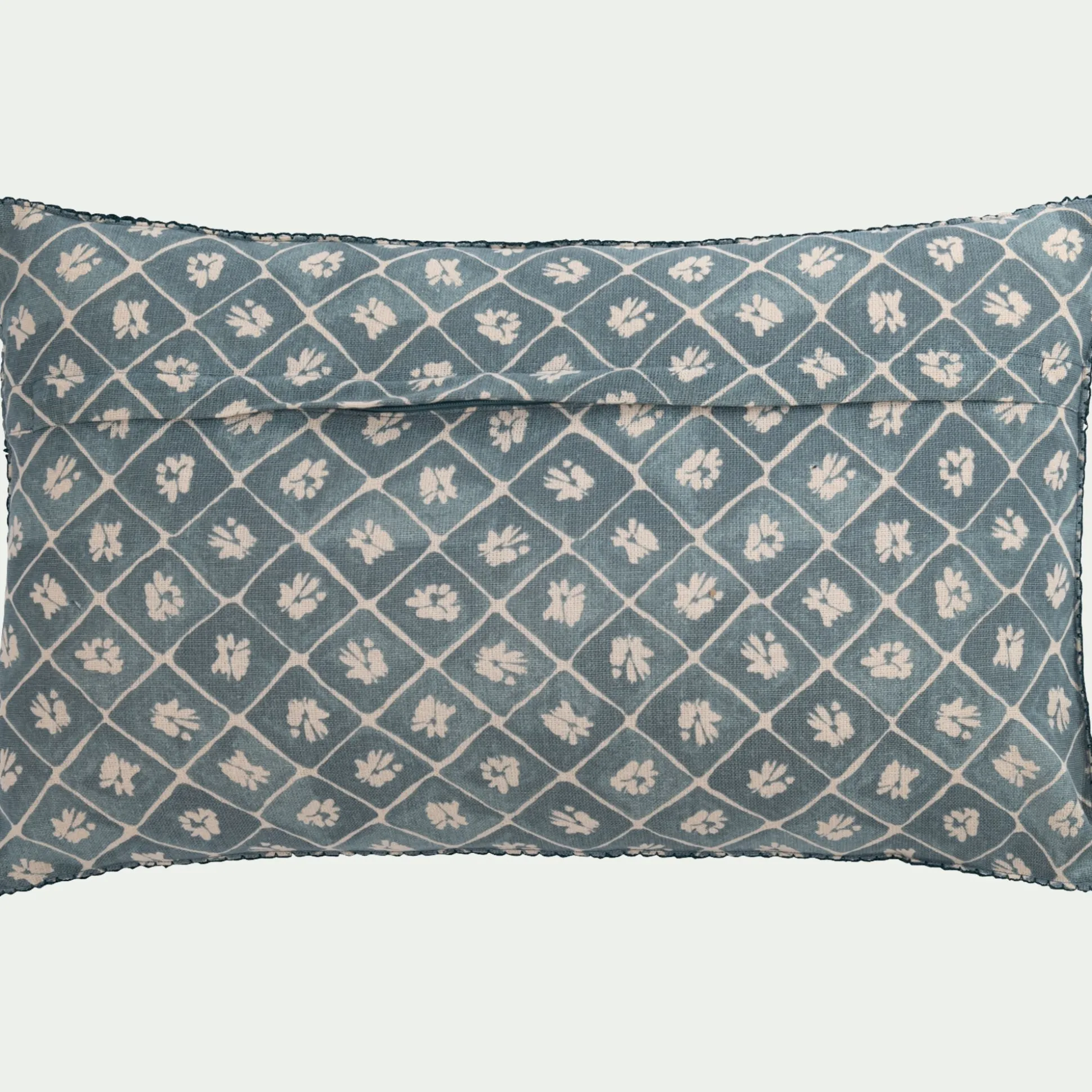 Coussin finition croquet en coton 30x50cm - bleu