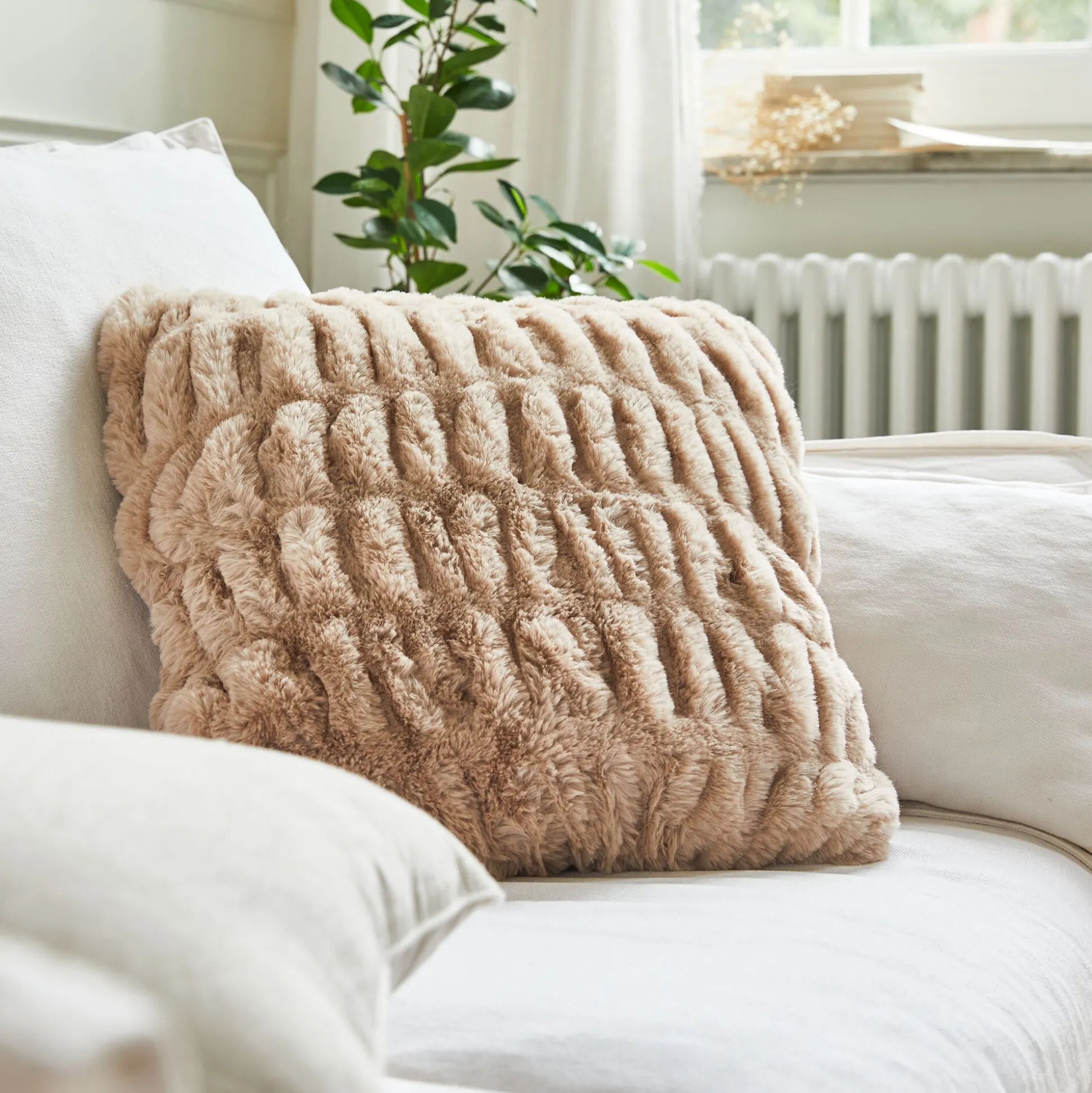 Coussin imitation fourrure 45x45cm - beige alpilles