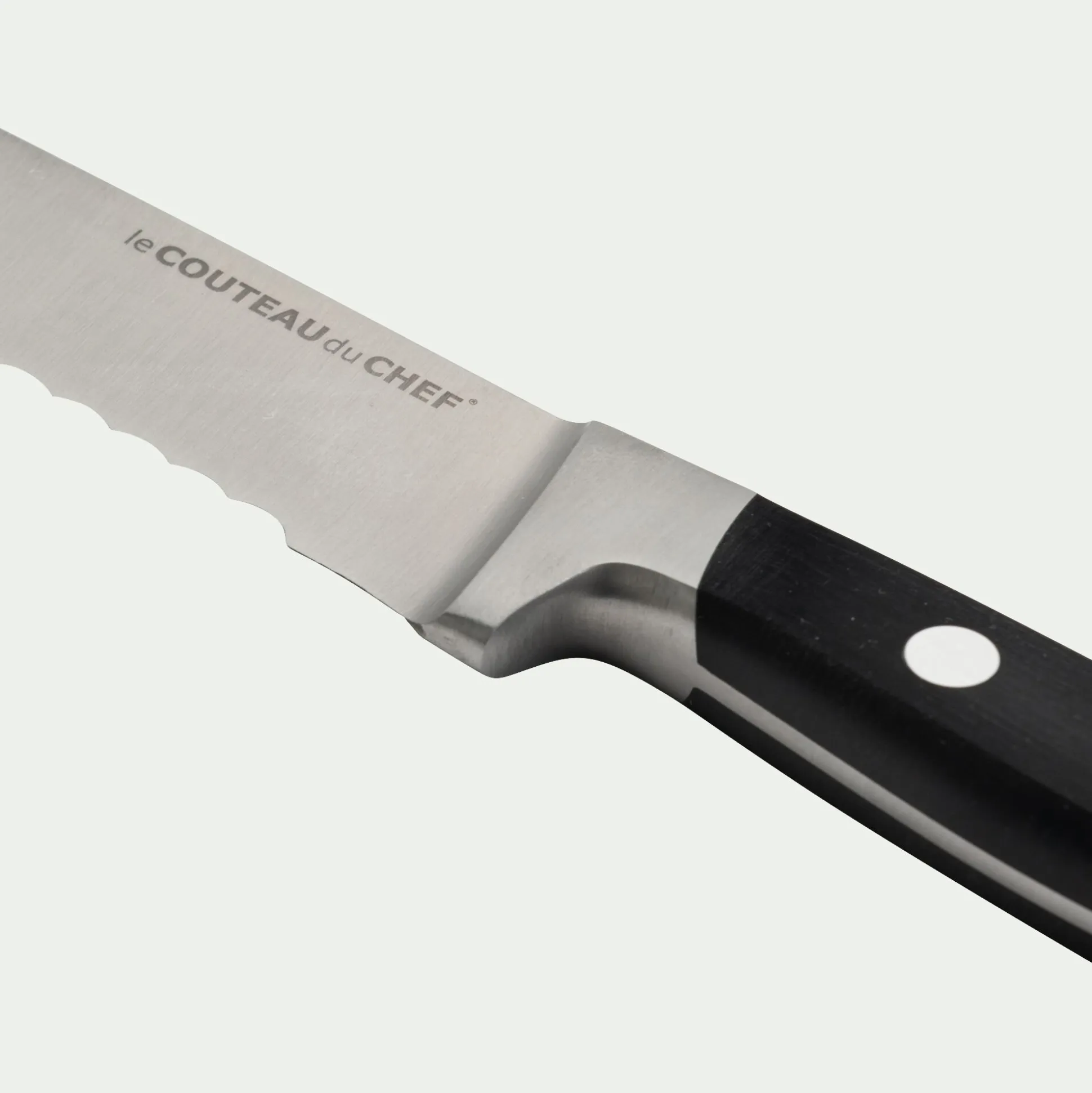Couteau à pain forgé avec lame 20cm en métal
