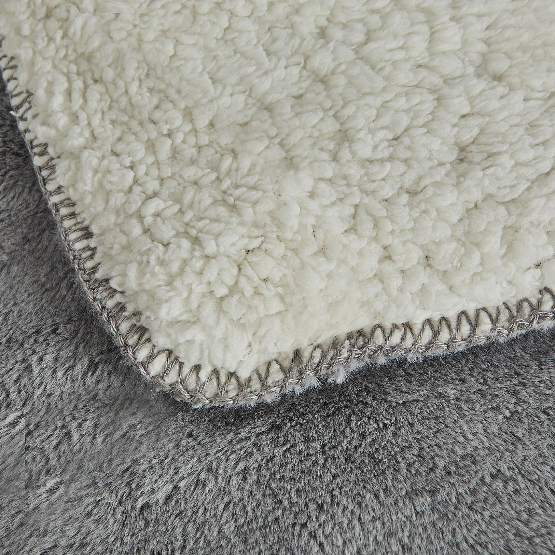 Couvre lit imitation fourrure 180x220cm - gris restanque