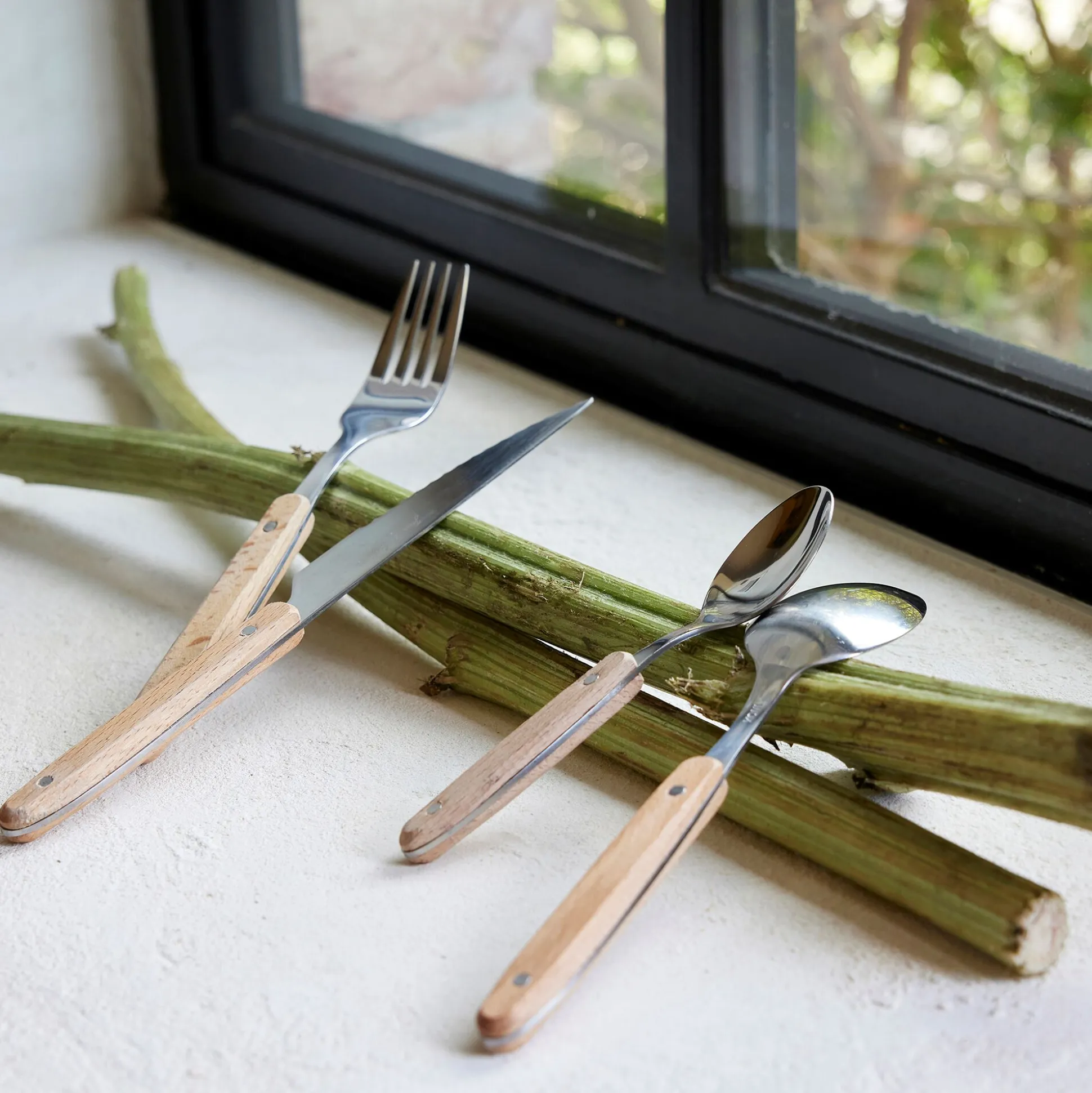 Cuillère en inox et manche en bois de hêtre - naturel