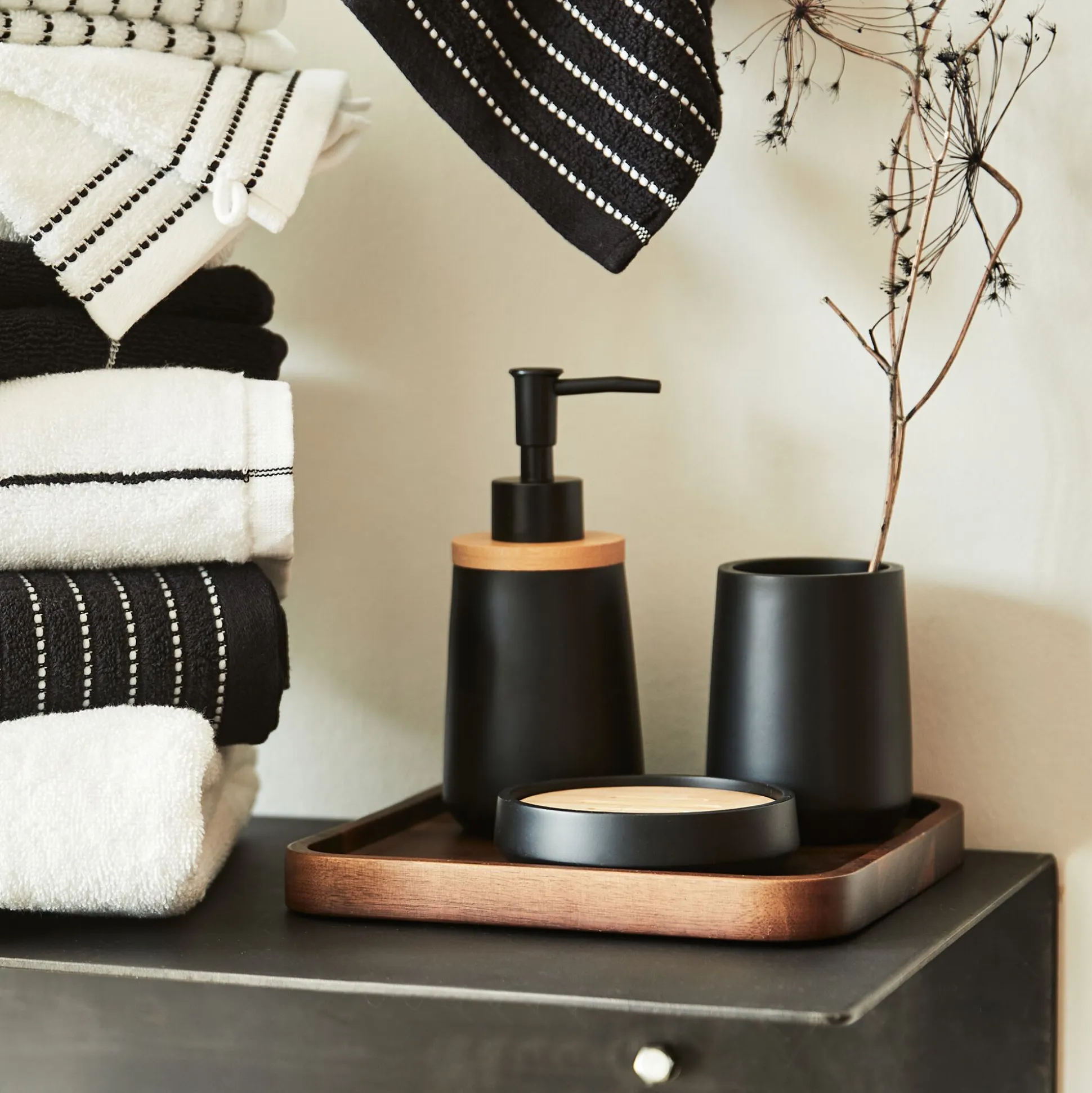 Distributeur de savon en polyresine - noir
