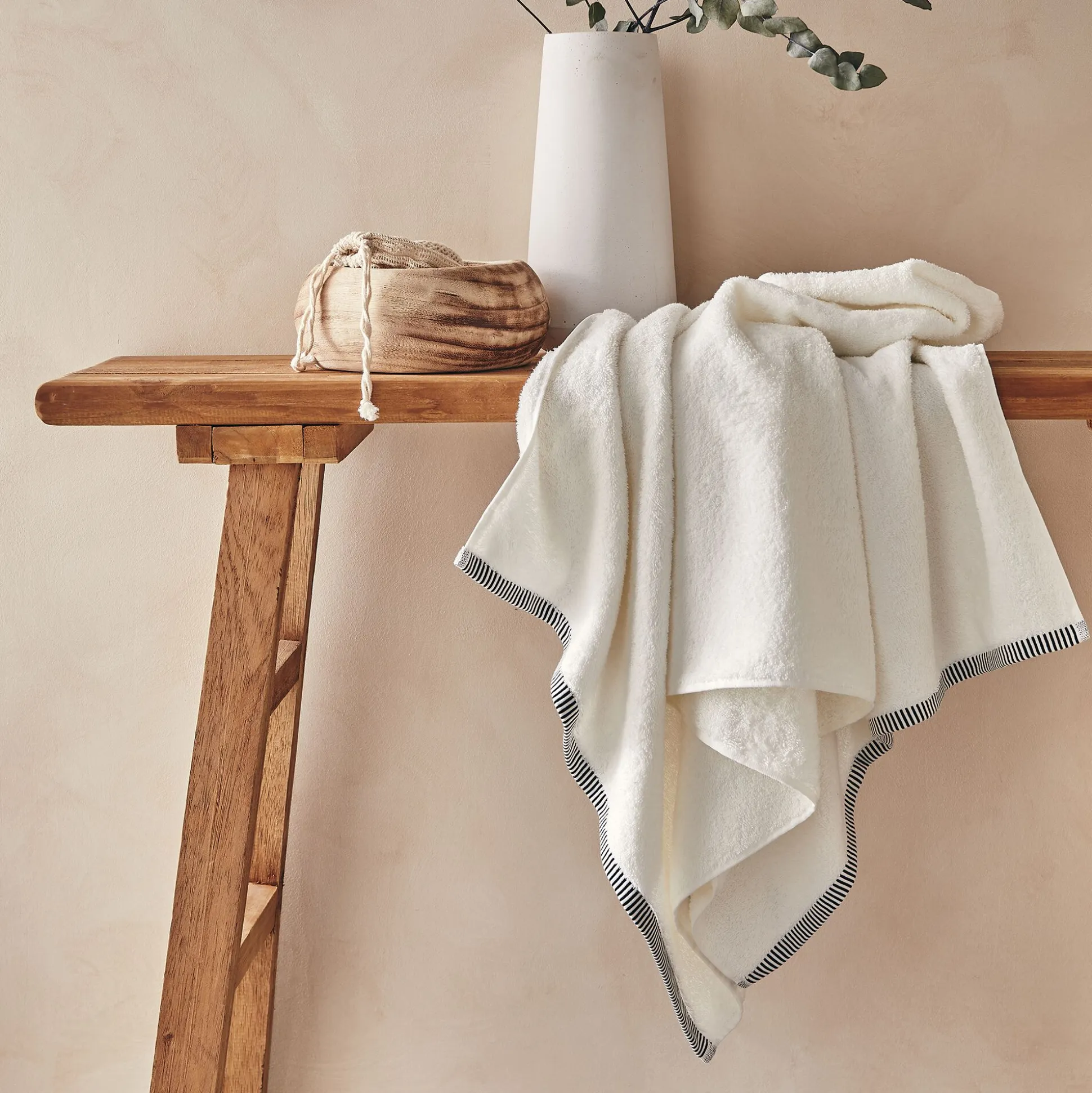 Drap de douche brodé en coton - blanc ventoux 70x140cm