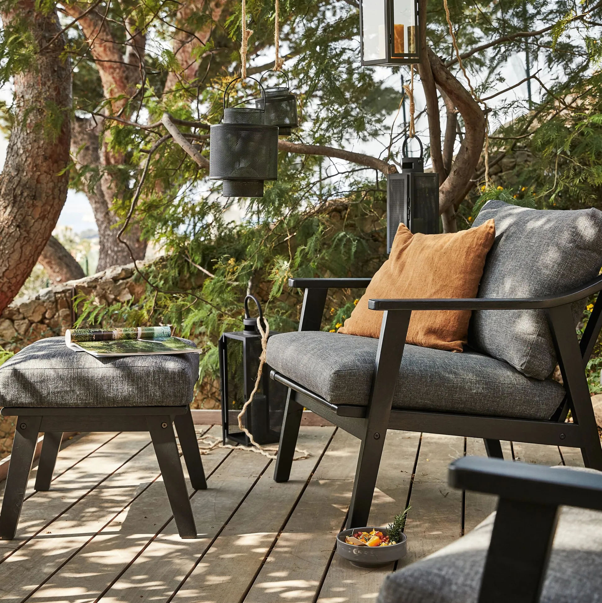 Fauteuil de jardin et repose-pieds en bois d'eucalyptus - noir