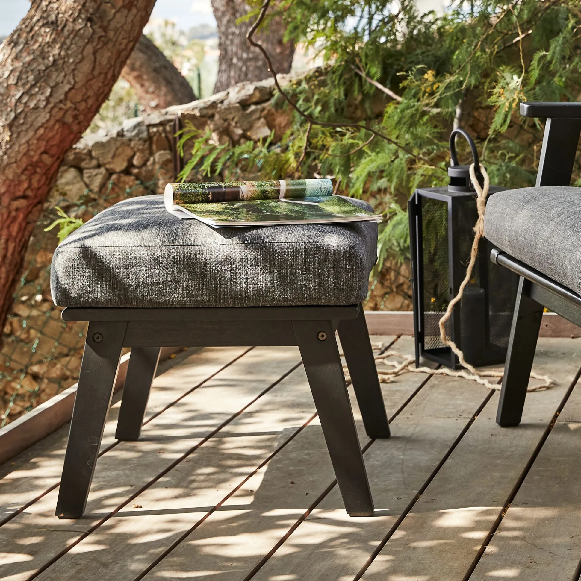 Fauteuil de jardin et repose-pieds en bois d'eucalyptus - noir