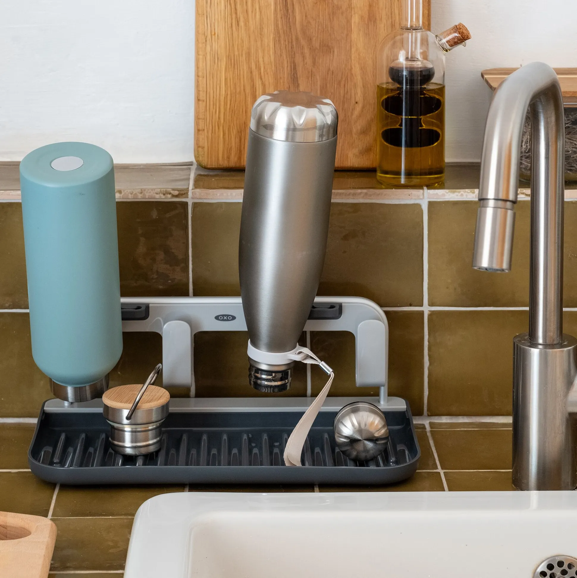 Égouttoir à gourdes en plastique et aluminium - gris