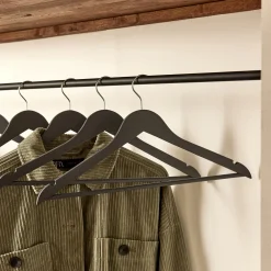 Lot de 5 cintres en bois - gris