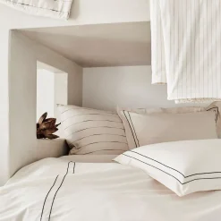 Lot de 2 taies d'oreiller en coton brodé 65x65cm - blanc