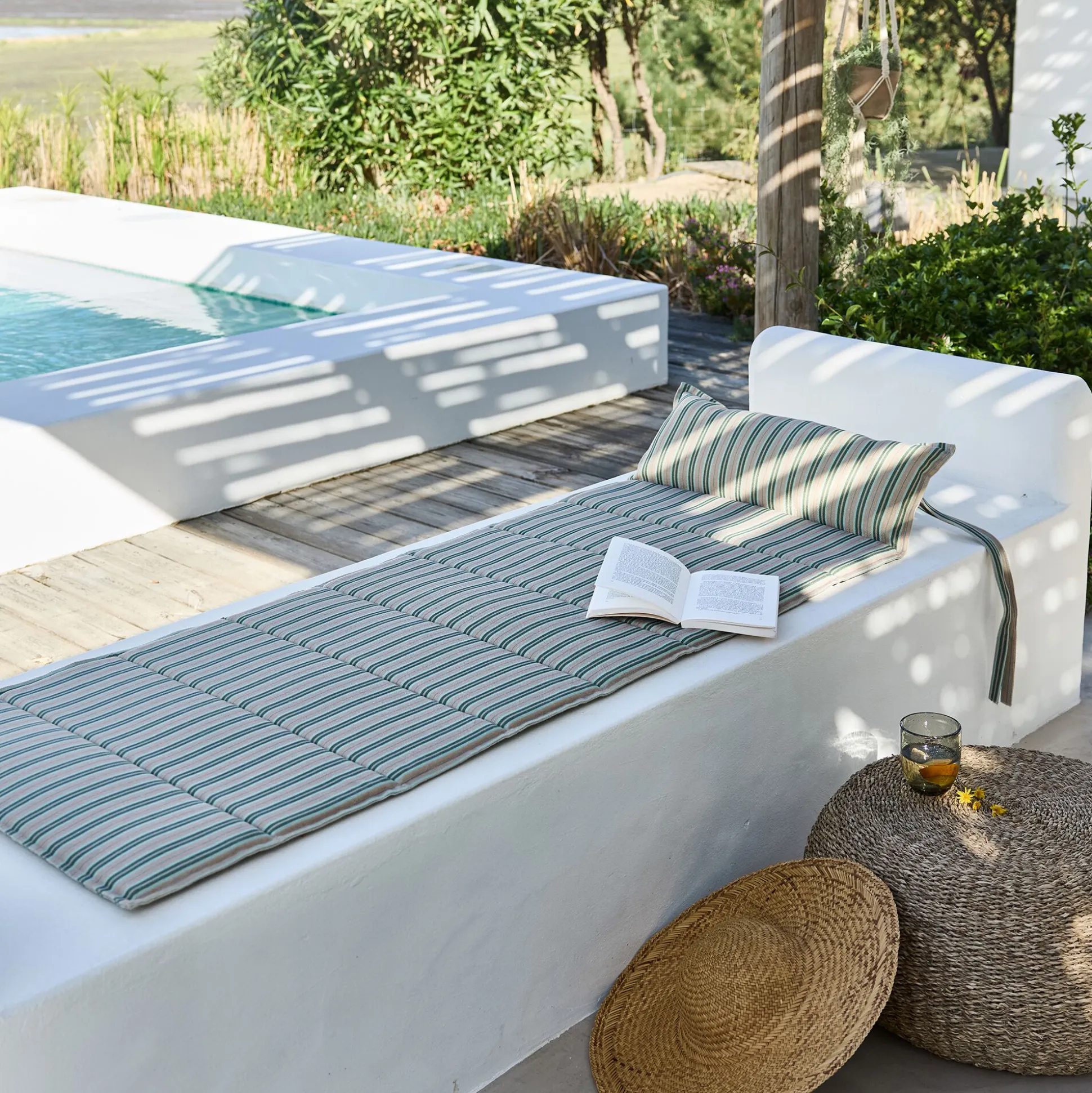 Matelas de plage transportable à rayures - vert