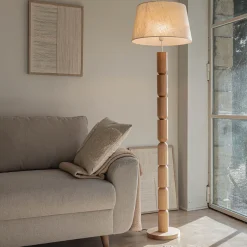 Pied de lampadaire en bois d'hévéa H152 cm - bois clair