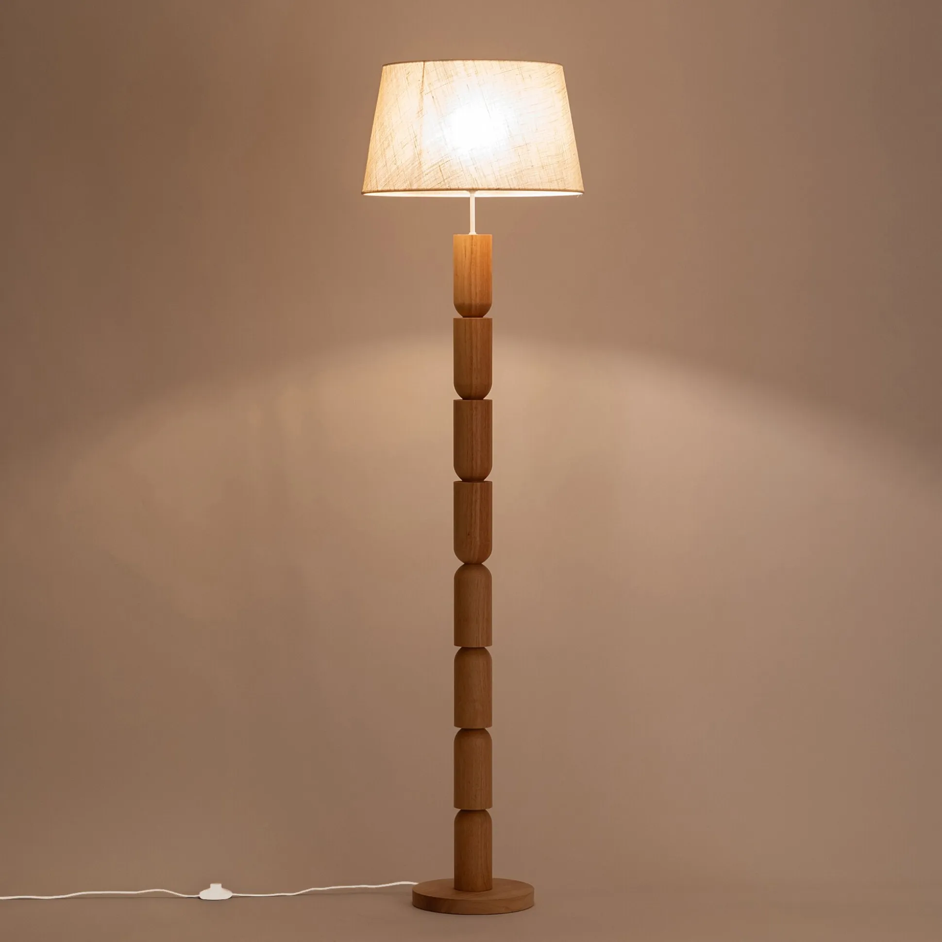 Pied de lampadaire en bois d'hévéa H152 cm - bois clair