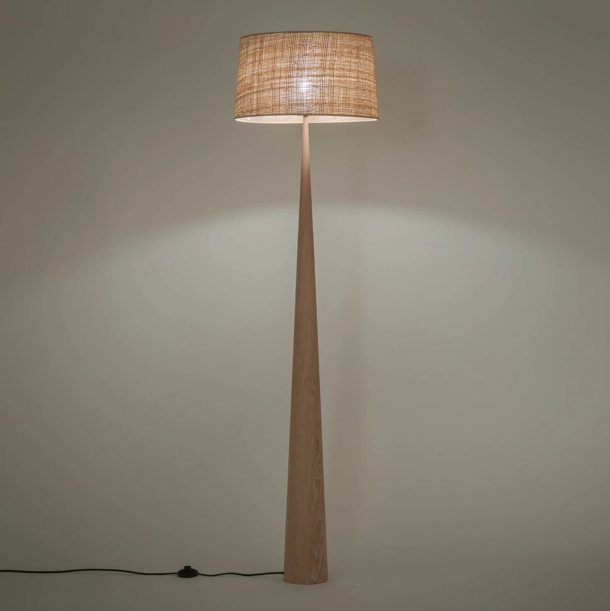 Pied de lampadaire en métal effet bois H157cm - bois clair