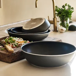 Poêle en aluminium noir D24cm