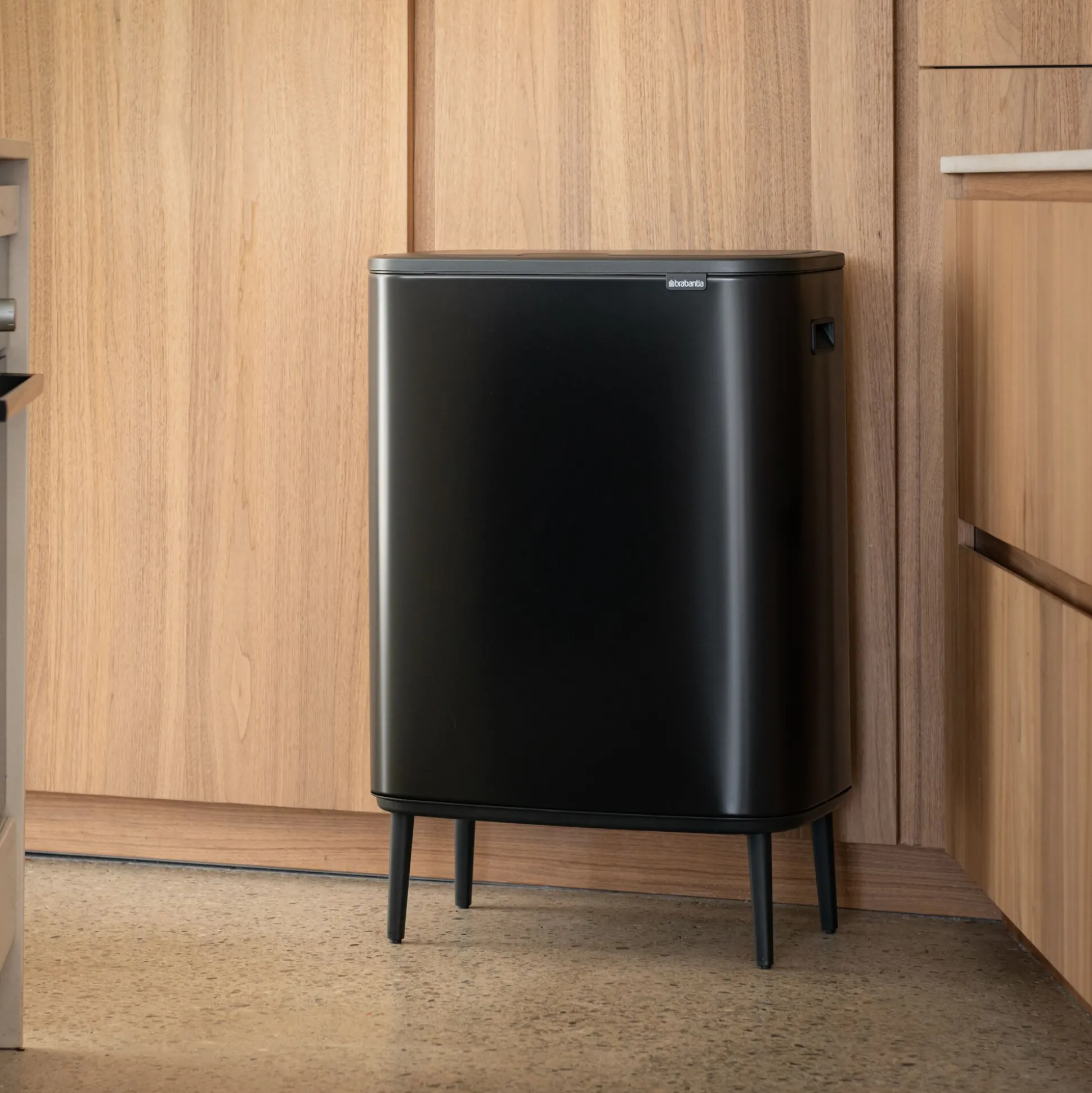 Poubelle de tri Brabantia de cuisine en acier et plastiques recyclés - noir mat 2x30L
