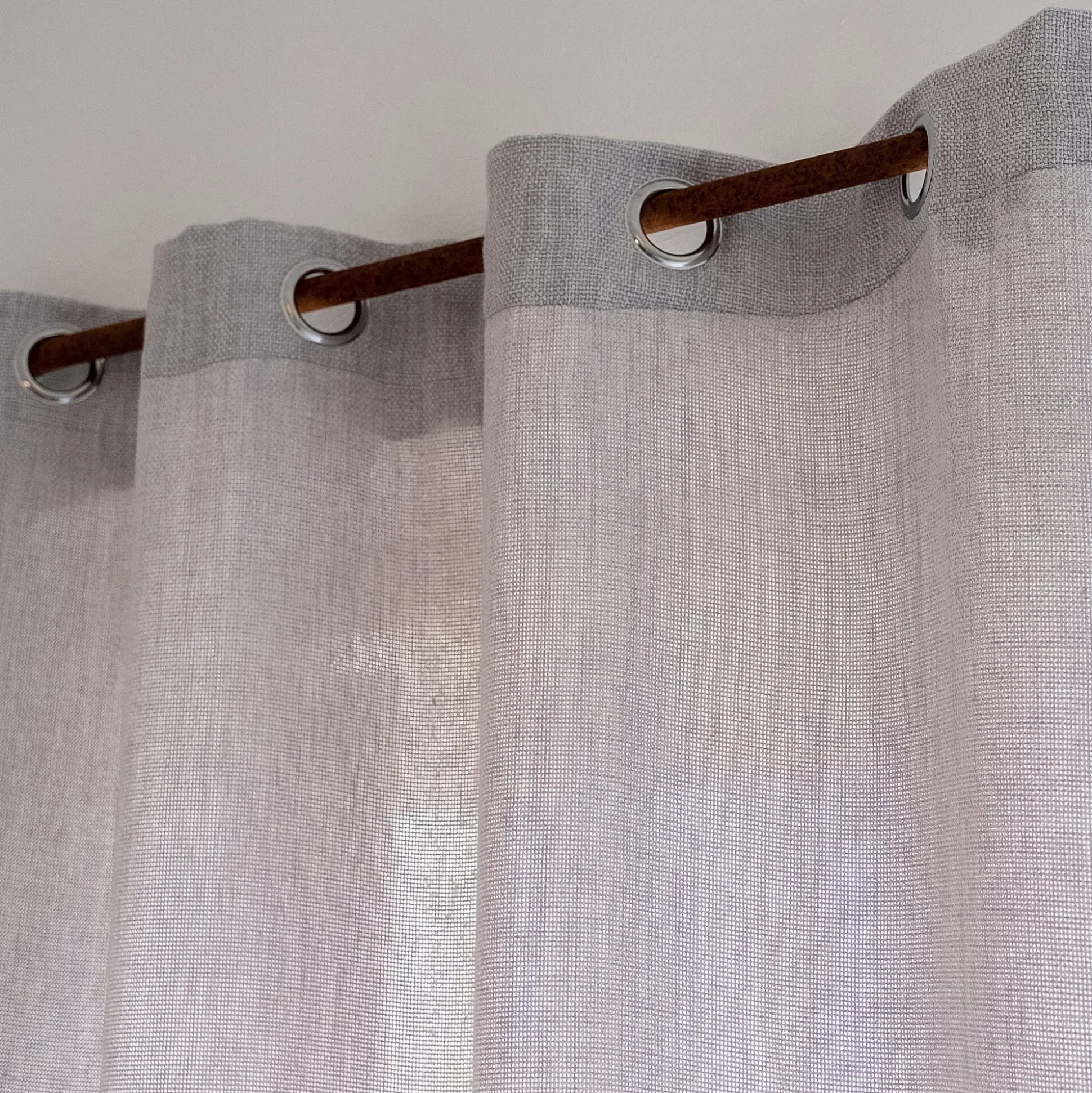 Rideau à œillets en polyester 140x250cm - gris clair