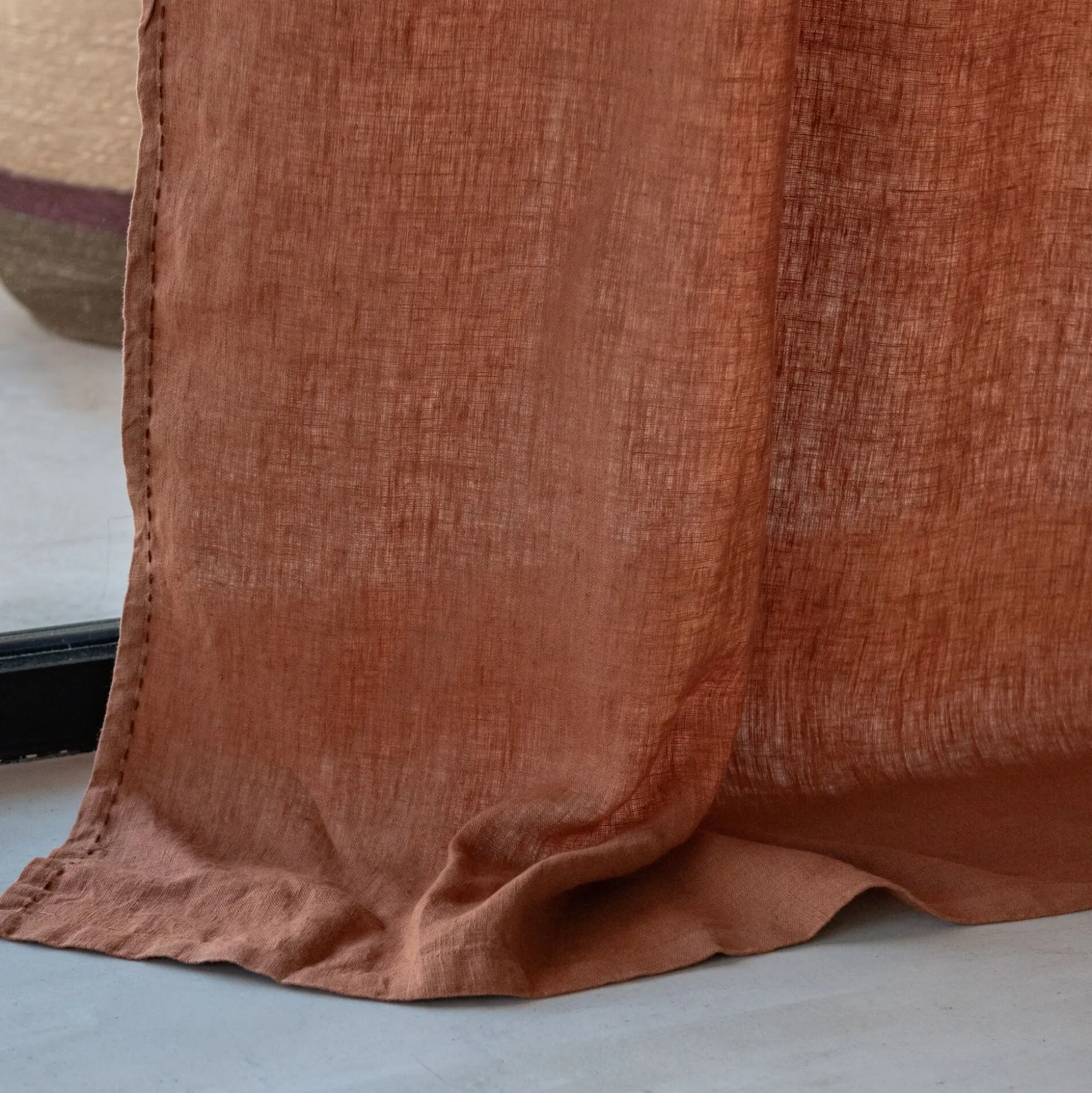 Rideau à pasants cachés en lin lavé finition surpiqure 140x260cm - brun rustrel