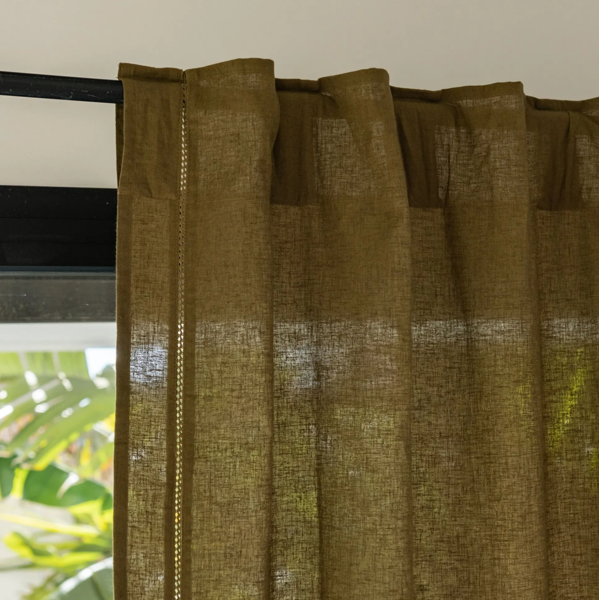 Rideau à passants cachés en lin et coton finition liseré 140x250cm - vert mousse